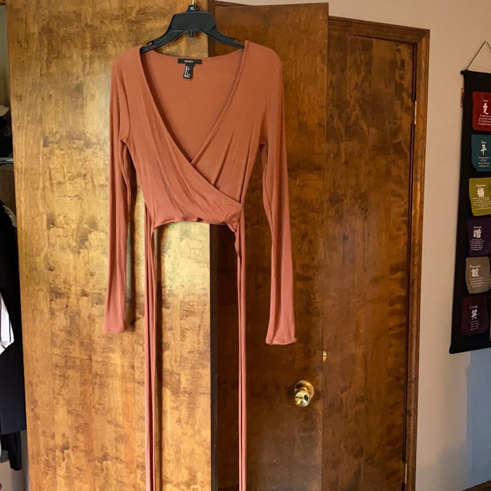 Long Sleeve , Tie around the waste Crop Top